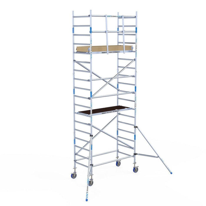 Rollgerüst Alumexx Light 90x190 6,2m Arbeitshöhe gegen Fassade - GerüstExpress