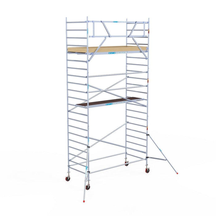 Rollgerüst Euroscaffold Basic 135x305 7,2m Arbeitshöhe Carbonplattform gegen Fassade - GerüstExpress