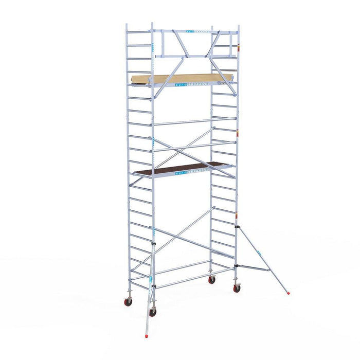 Rollgerüst Euroscaffold Basic 90x250 7,2m Arbeitshöhe Carbonplattform gegen Fassade - GerüstExpress
