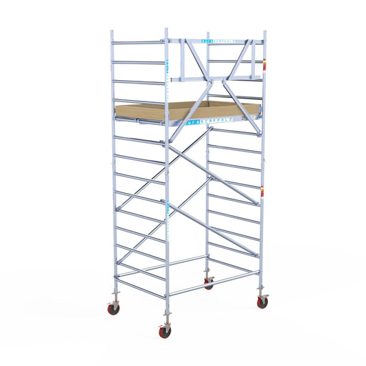 Rollgerüst Euroscaffold Basic 135x190 5,2m Arbeitshöhe Carbonplattform gegen Fassade - GerüstExpress