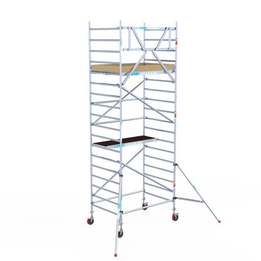 Rollgerüst Euroscaffold Basic 135x190 6,2m Arbeitshöhe Carbonplattform gegen Fassade - GerüstExpress