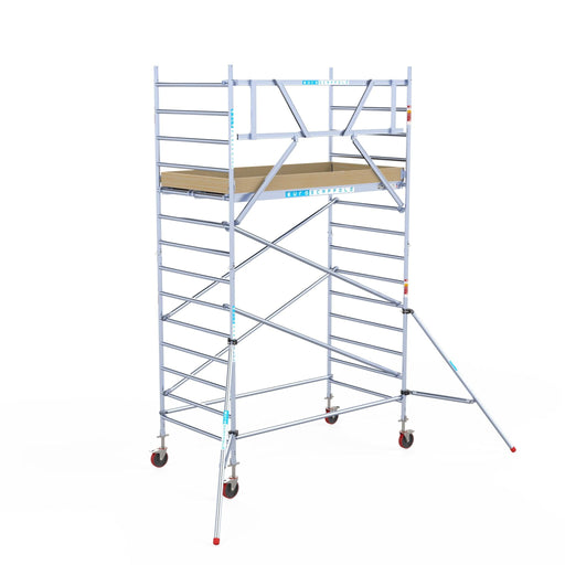 Rollgerüst Euroscaffold Basic 135x250 5,2m Arbeitshöhe Carbonplattform gegen Fassade - GerüstExpress
