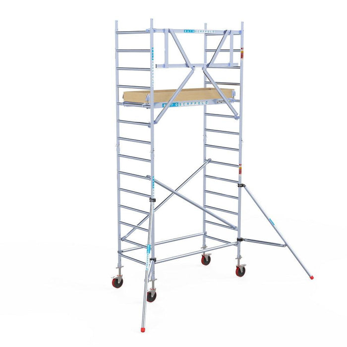 Rollgerüst Euroscaffold Basic 90x190 5,2m Arbeitshöhe Carbonplattform gegen Fassade - GerüstExpress