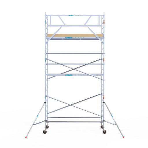 Rollgerüst Euroscaffold Basic 135x305 7,2m Arbeitshöhe Carbonplattform gegen Fassade - GerüstExpress