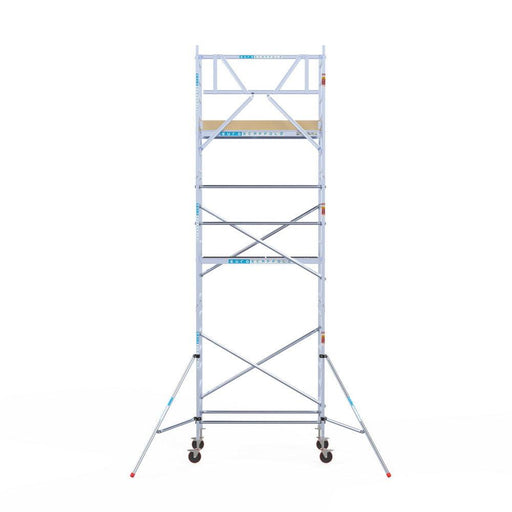 Rollgerüst Euroscaffold Basic 90x190 7,2m Arbeitshöhe Carbonplattform gegen Fassade - GerüstExpress