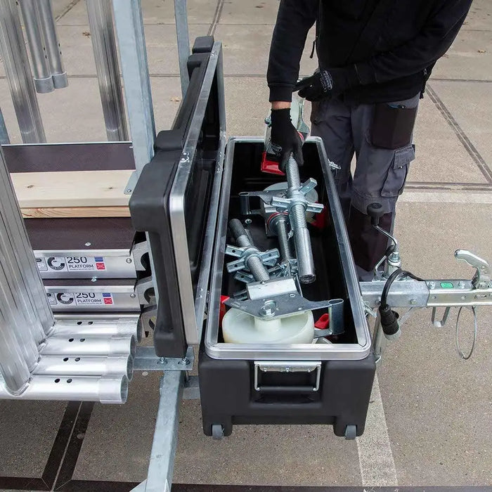 Abschließbarer Gerüstanhänger 250 + Rollgerüst Standard 135x250 8,2m Arbeitshöhe - Gerüstexpress.de