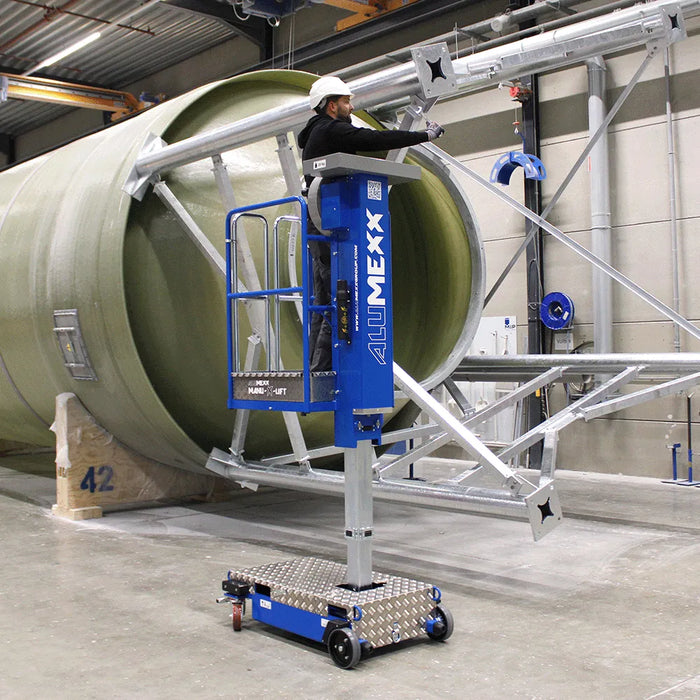 Alumexx Manu - X - Lift Manuelle Mobile Arbeitsbühne 4,1m Arbeitshöhe Kompakt Sicher - Gerüstexpress.de