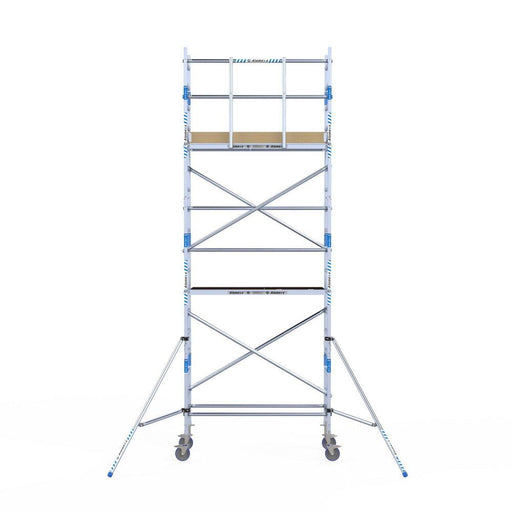 Rollgerüst Alumexx Light 75x190 6,2m Arbeitshöhe gegen Fassade - GerüstExpress