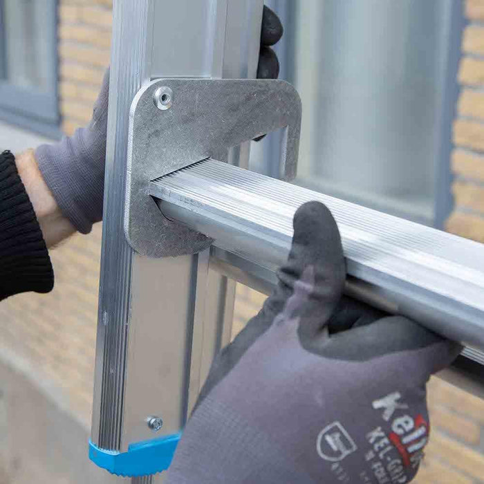 Eurostairs Merhzweckleiter dreiteilig gerade 3x8 Sprossen - Gerüstexpress.de