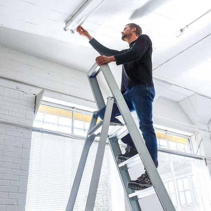 Eurostairs Prof. Stehleiter 1x11 Stufen - Gerüstexpress.de