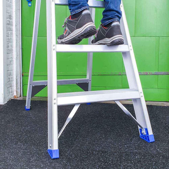 Eurostairs Prof. Stehleiter 1x4 Stufen - Gerüstexpress.de