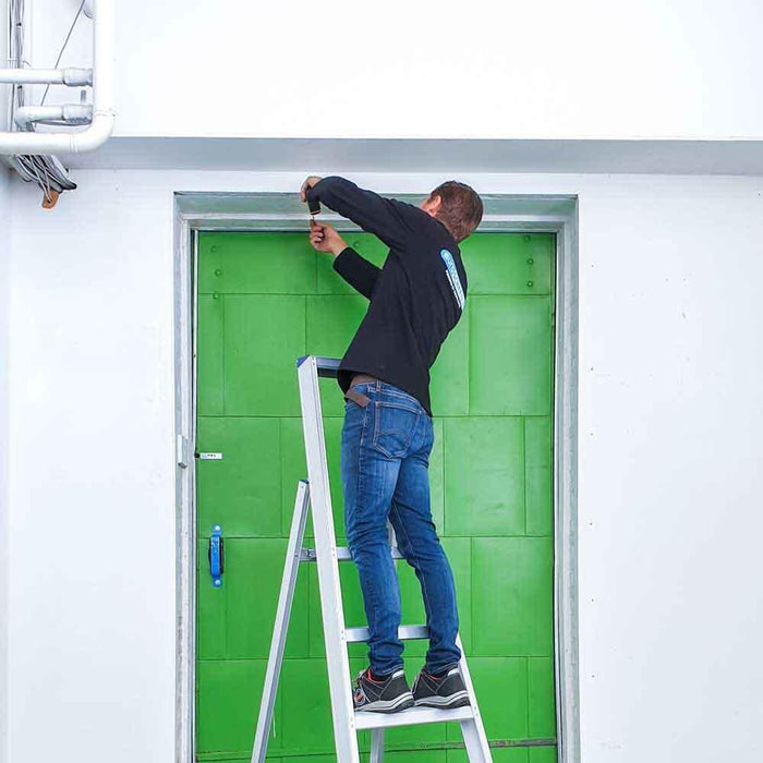 Eurostairs Prof. Stehleiter 1x4 Stufen - Gerüstexpress.de