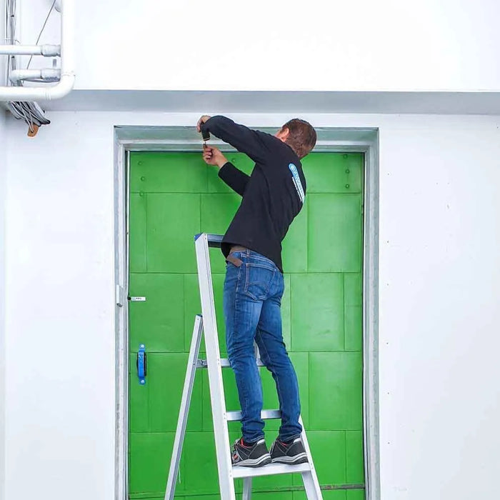 Eurostairs Prof. Stehleiter 1x4 Stufen - Gerüstexpress.de