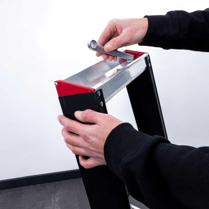 Eurostairs schwarz Stehleiter 1x3 Stufen - Limitierte Auflage - Gerüstexpress.de