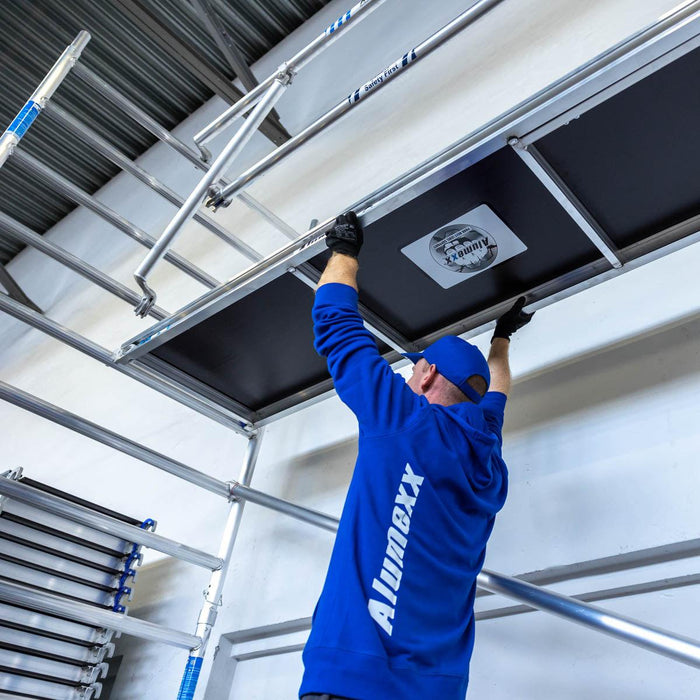 Rollgerüst Alumexx Extra 135x250 12,2m Arbeitshöhe an der Fassade - Gerüstexpress.de