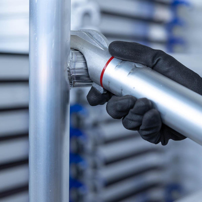 Rollgerüst Alumexx Extra 75x190 5,2m Arbeitshöhe an der Fassade - Gerüstexpress.de