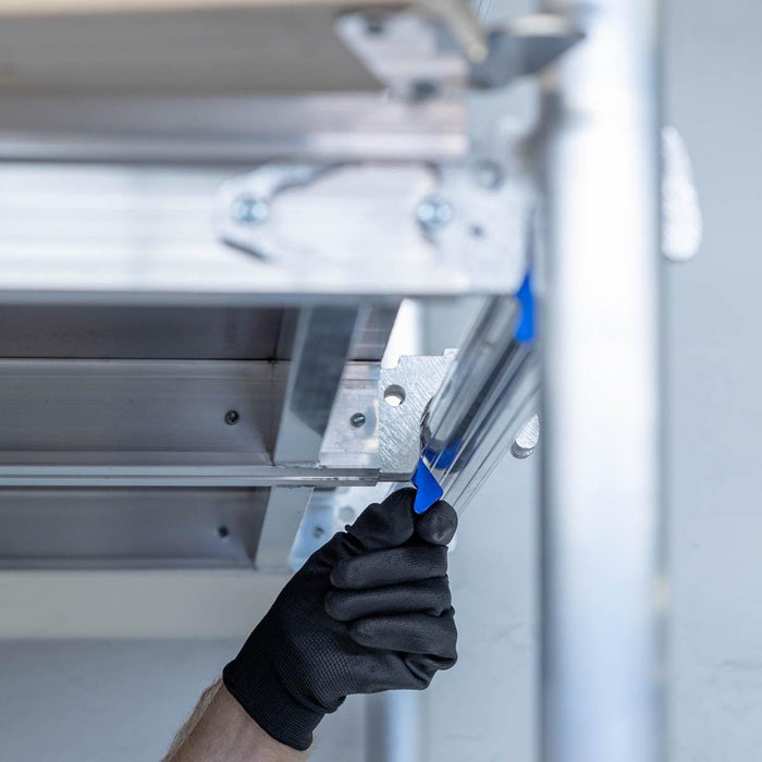 Rollgerüst Alumexx Extra 75x190 6,2m Arbeitshöhe an der Fassade - Gerüstexpress.de