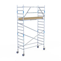 Rollgerüst Alumexx Extra 90x250 5,2m Arbeitshöhe an der Fassade