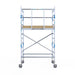 Rollgerüst Alumexx Light 135x190 4,2m Arbeitshöhe an der Fassade - Gerüstexpress.de