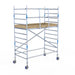 Rollgerüst Alumexx Light 135x250 4,2m Arbeitshöhe an der Fassade - Gerüstexpress.de