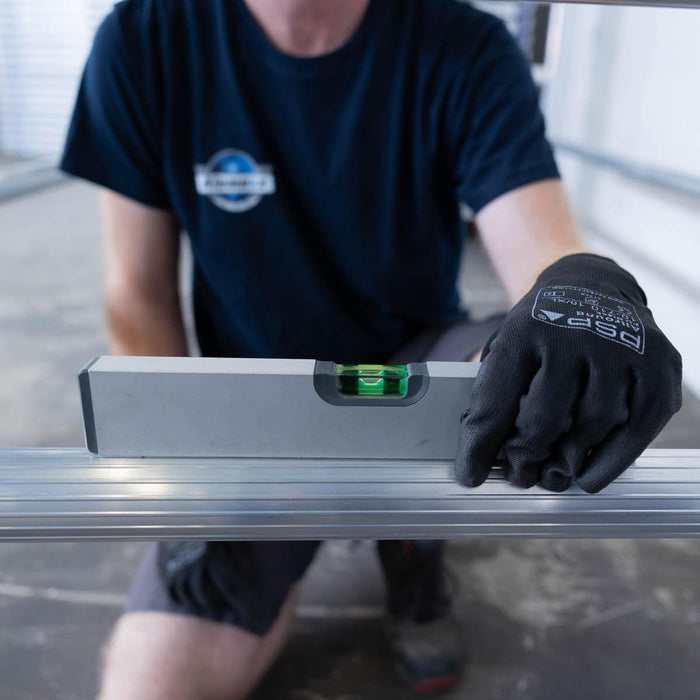 Rollgerüst Alumexx Light 135x250 5,2m Arbeitshöhe an der Fassade - Gerüstexpress.de