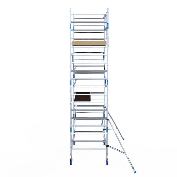 Rollgerüst Alumexx Light 135x250 6,2m Arbeitshöhe an der Fassade - Gerüstexpress.de