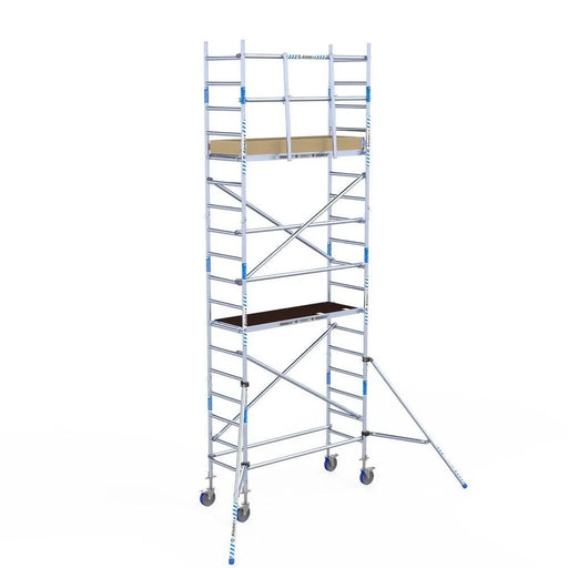Rollgerüst Alumexx Light 75x190 6,2m Arbeitshöhe gegen Fassade - Gerüstexpress.de