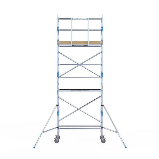 Rollgerüst Alumexx Light 75x190 6,2m Arbeitshöhe gegen Fassade - Gerüstexpress.de