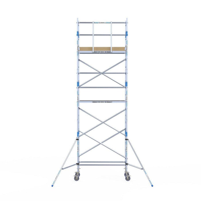 Rollgerüst Alumexx Light 75x190 7,2m Arbeitshöhe gegen Fassade - Gerüstexpress.de