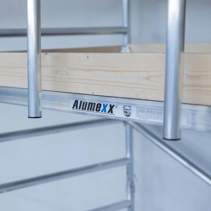 Rollgerüst Alumexx Light 90x190 4,2m Arbeitshöhe an der Fassade - Gerüstexpress.de