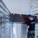 Rollgerüst Alumexx Light 90x190 6,2m Arbeitshöhe gegen Fassade - Gerüstexpress.de