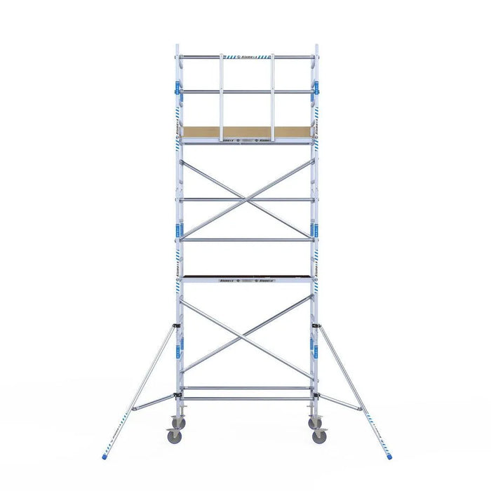 Rollgerüst Alumexx Light 90x190 6,2m Arbeitshöhe gegen Fassade - Gerüstexpress.de