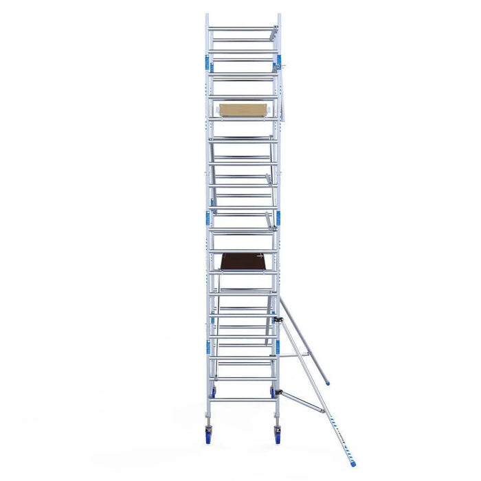 Rollgerüst Alumexx Light 90x190 6,2m Arbeitshöhe gegen Fassade - Gerüstexpress.de
