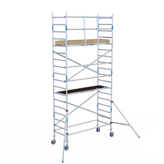 Rollgerüst Alumexx Light 90x250 6,2m Arbeitshöhe an der Fassade - Gerüstexpress.de