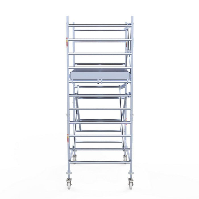 Rollgerüst Eurogerüst Original 135x190 4,2m Arbeitshöhe Carbonplattform gegen Fassade - Gerüstexpress.de