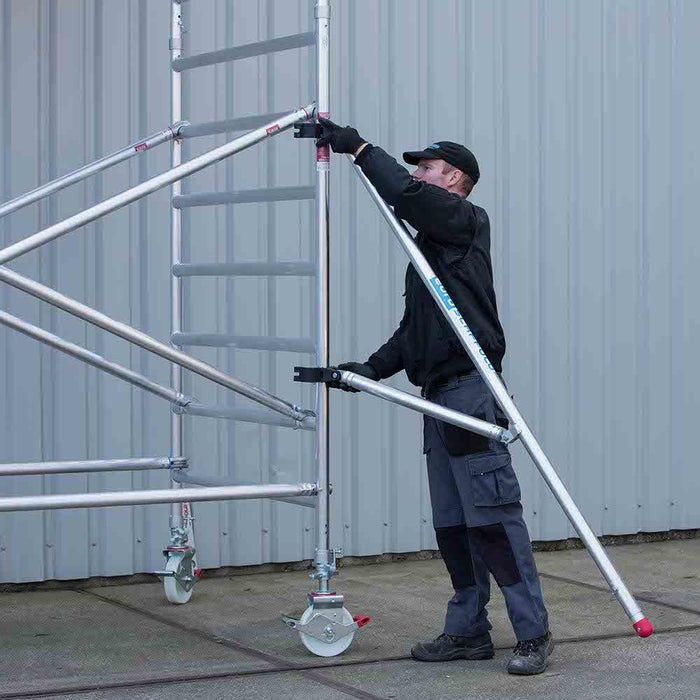 Rollgerüst Eurogerüst Original 75x190 10,2m Arbeitshöhe an der Fassade - Gerüstexpress.de