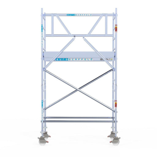 Rollgerüst Eurogerüst Original 75x190 4,2m Arbeitshöhe Carbonplattform gegen Fassade - Gerüstexpress.de