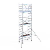Echafaudage roulant Eurogerüst Original 90x190 hauteur de travail 7,2m contre la façade