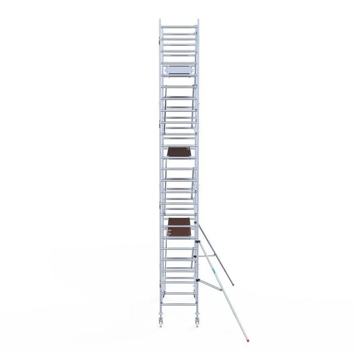 Rollgerüst Eurogerüst Original 90x250 8,2m Arbeitshöhe Carbonplattform gegen Fassade - Gerüstexpress.de