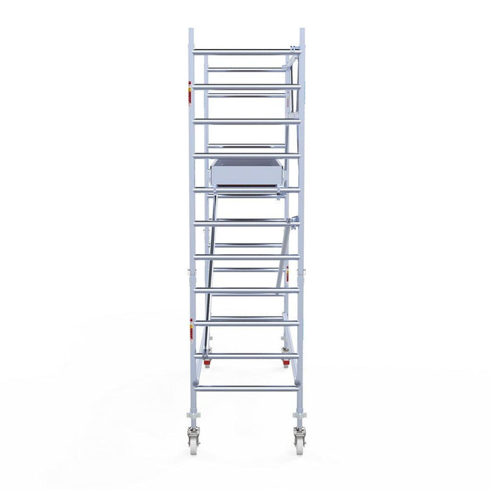 Rollgerüst Eurogerüst Original 90x305 4,2m Arbeitshöhe Carbonplattform gegen Fassade - Gerüstexpress.de