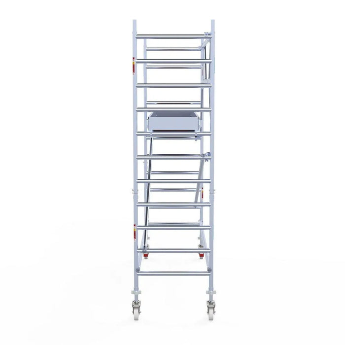 Rollgerüst Eurogerüst Original 90x305 4,2m Arbeitshöhe Carbonplattform gegen Fassade - Gerüstexpress.de