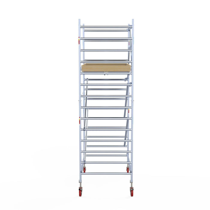 Rollgerüst Euroscaffold Basic 135x190 5,2m Arbeitshöhe Carbonplattform gegen Fassade - Gerüstexpress.de