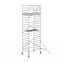 Rollgerüst Euroscaffold Basic 135x190 7,2m Arbeitshöhe an der Fassade