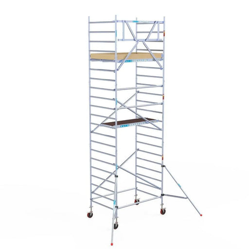 Rollgerüst Euroscaffold Basic 135x190 7,2m Arbeitshöhe Carbonplattform gegen Fassade - Gerüstexpress.de