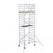 Rollgerüst Euroscaffold Basic 135x190 7,2m Arbeitshöhe Carbonplattform gegen Fassade - Gerüstexpress.de