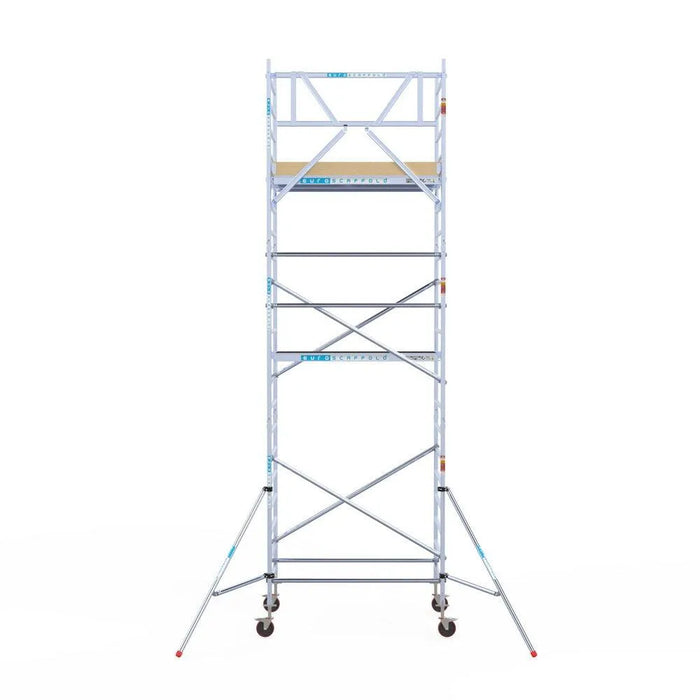 Rollgerüst Euroscaffold Basic 135x190 7,2m Arbeitshöhe Carbonplattform gegen Fassade - Gerüstexpress.de