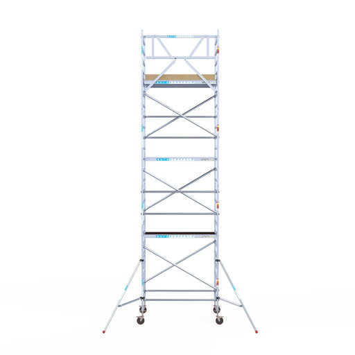 Rollgerüst Euroscaffold Basic 135x190 8,2m Arbeitshöhe Carbonplattform gegen Fassade - Gerüstexpress.de