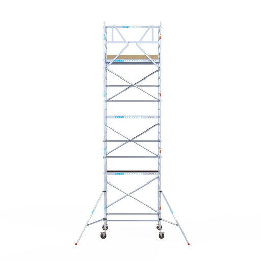 Rollgerüst Euroscaffold Basic 135x190 8,2m Arbeitshöhe Carbonplattform gegen Fassade - Gerüstexpress.de
