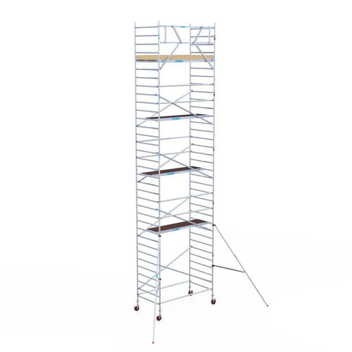 Rollgerüst Euroscaffold Basic 135x250 11,2m Arbeitshöhe Carbonplattform gegen Fassade - Gerüstexpress.de