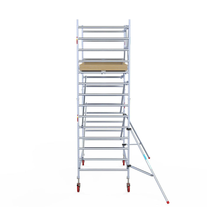 Rollgerüst Euroscaffold Basic 135x250 5,2m Arbeitshöhe an der Fassade - Gerüstexpress.de